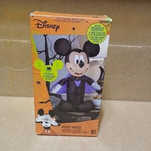 Gemmy Disney 18.9-in Tabletop Inflatable  Mickey Mouse Vampire Halloween